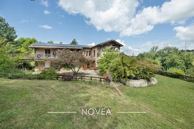 Maison - 220 m² - 9 pièces