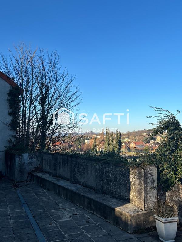 Maison - 220 m² - 9 pièces