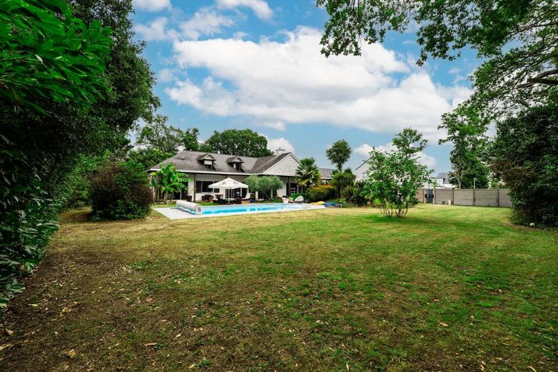 Maison - 302 m² - 7 pièces