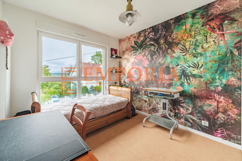 Maison - 180 m² - 8 pièces