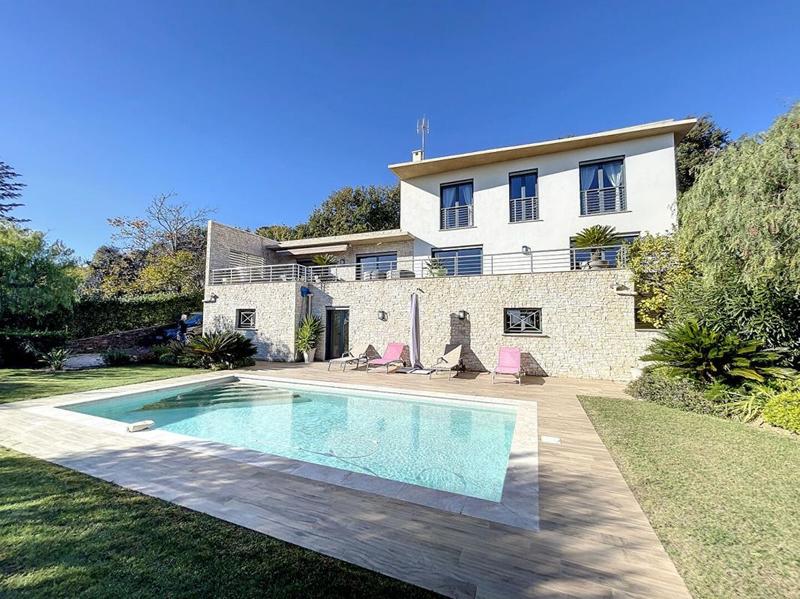 Maison - 170 m² - 5 pièces