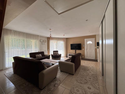 Maison - 183 m² - 8 pièces