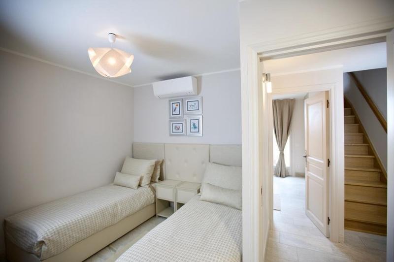 Maison - 211 m² - 8 pièces