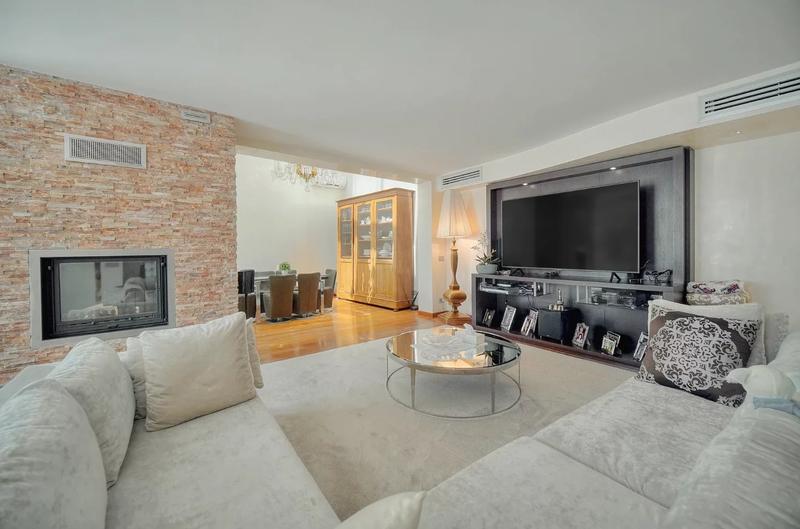 Appartement - 322 m² - 8 pièces