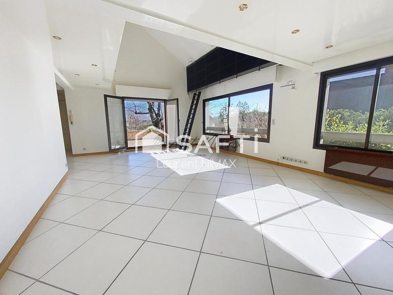 Maison - 260 m² - 8 pièces