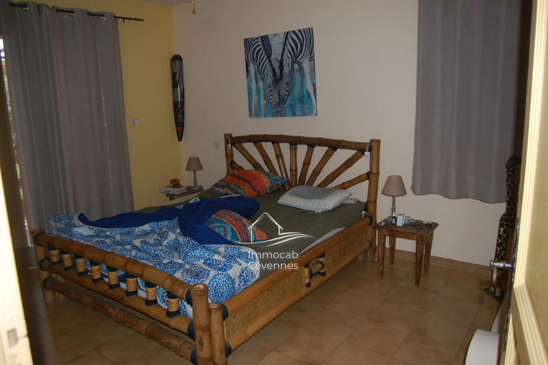 Maison - 250 m² - 10 pièces