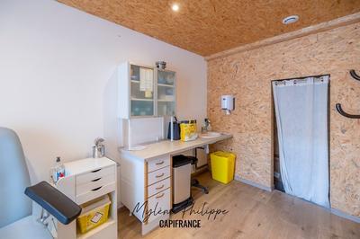 Local commercial - 111 m² - 2 pièces