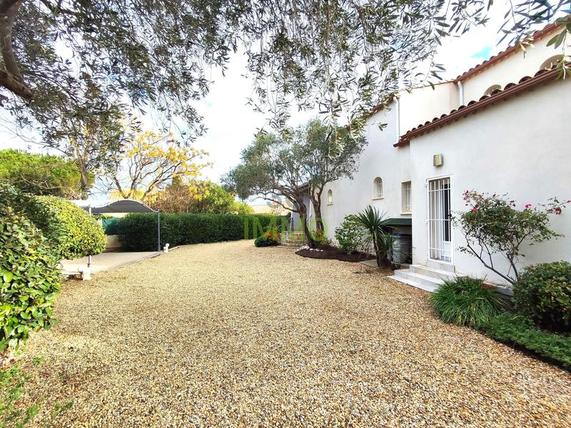 Maison - 238 m² - 8 pièces