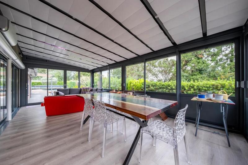 Maison - 218 m² - 8 pièces