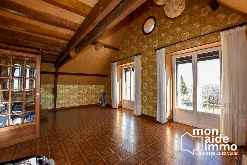 Maison traditionnelle - 240 m² - 9 pièces