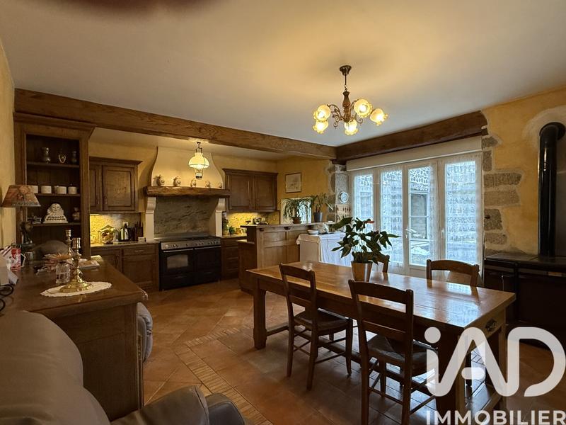 Maison - 250 m² - 11 pièces