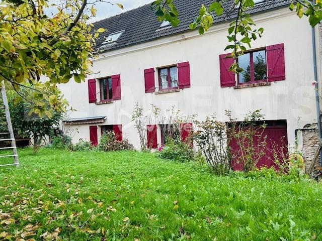 Maison - 240 m² - 11 pièces