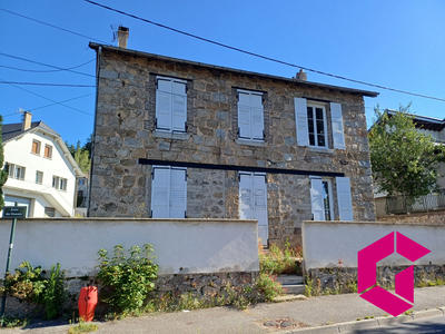 Maison - 192 m² - 9 pièces