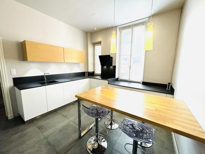 Appartement - 200 m² - 7 pièces