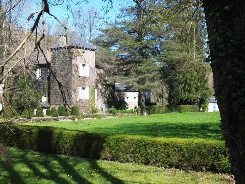 Maison - 941 m² - 26 pièces