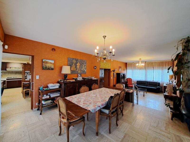 Maison - 248 m² - 9 pièces