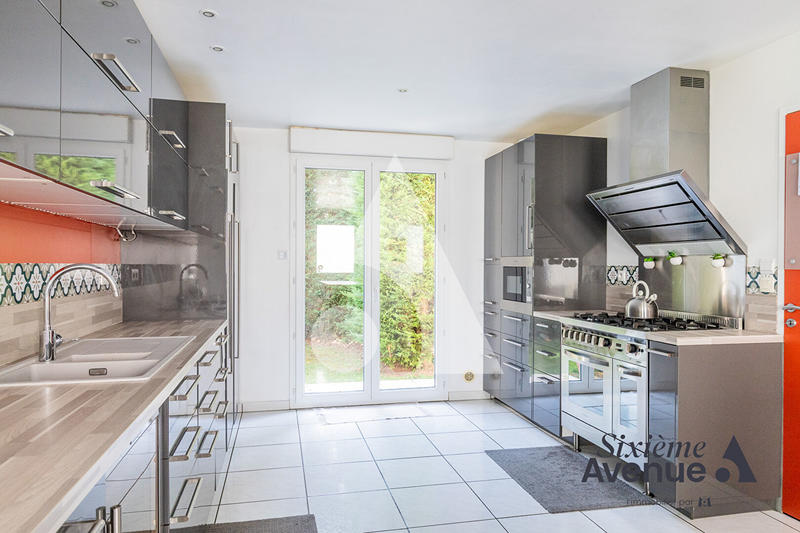 Maison - 195 m² - 6 pièces