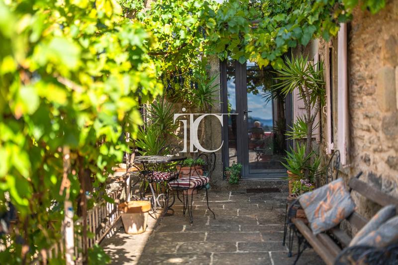 Maison - 350 m² - 11 pièces