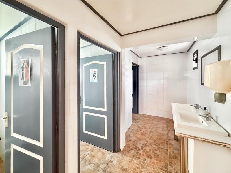 Bureau - 201 m² - 1 pièce