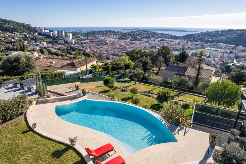 Maison - 260 m² - 6 pièces