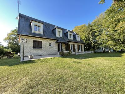 Maison traditionnelle - 220 m² - 7 pièces