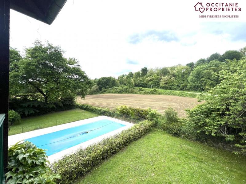 Propriété - 290 m² - 9 pièces