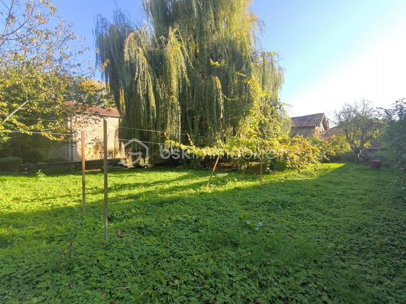 Demeure - 199 m² - 12 pièces