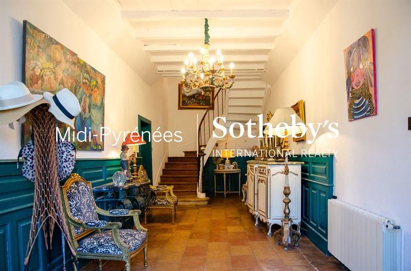 Maison - 300 m² - 11 pièces