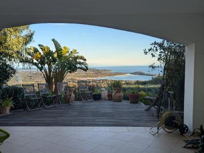 Maison - 306 m² - 8 pièces