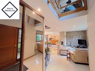 Maison - 161 m² - 11 pièces