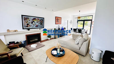 Maison - 210 m² - 5 pièces