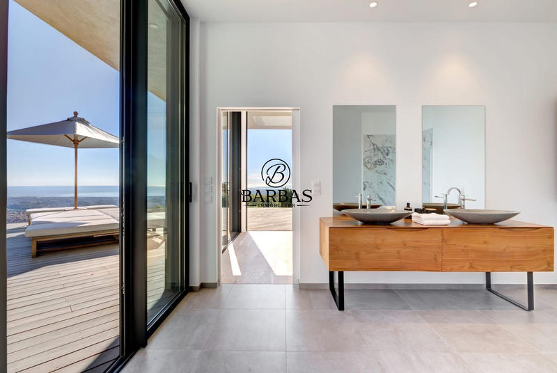 Maison - 445 m² - 8 pièces