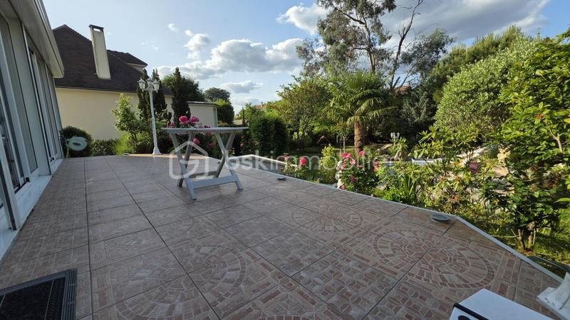 Maison - 262 m² - 8 pièces