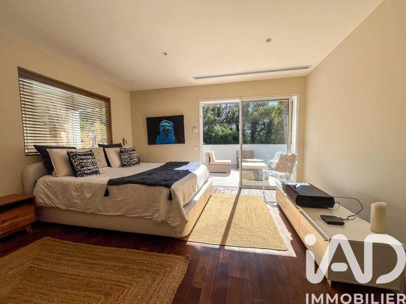 Maison - 250 m² - 7 pièces