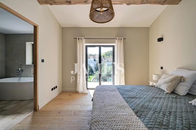 Maison - 250 m² - 5 pièces