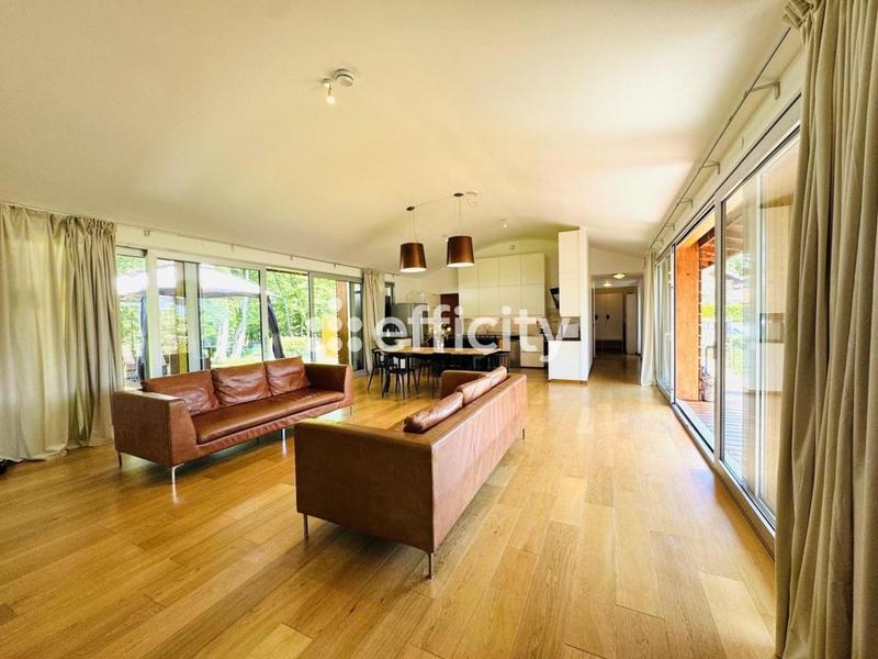 Maison - 240 m² - 10 pièces