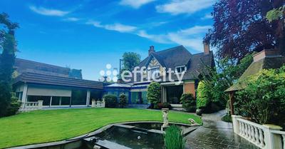 Propriété - 255 m² - 10 pièces