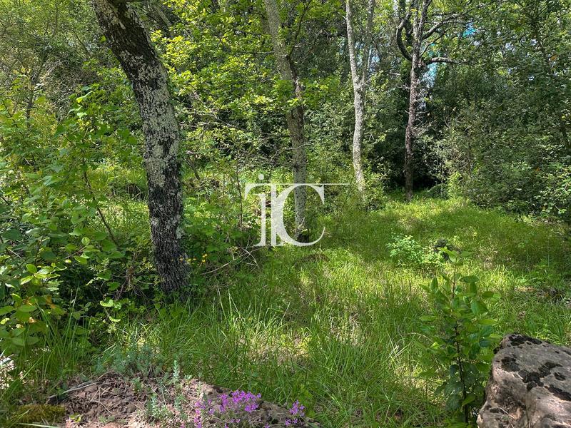 Terrain constructible - 1 040 m²