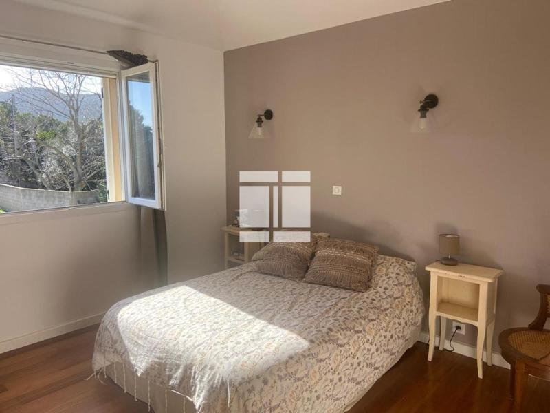 Villa - 200 m² - 8 pièces