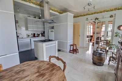 Maison - 230 m² - 8 pièces