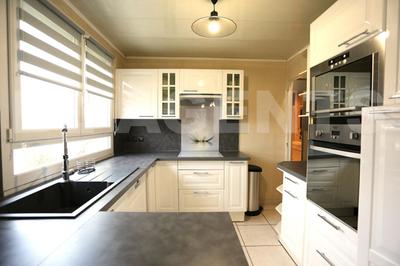 Maison traditionnelle - 123 m² - 5 pièces