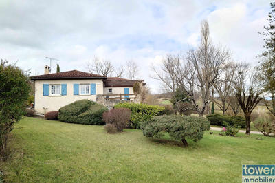 Maison - 220 m² - 10 pièces