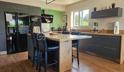 Maison traditionnelle - 135 m² - 8 pièces