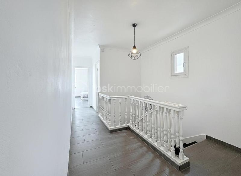 Villa - 210 m² - 6 pièces