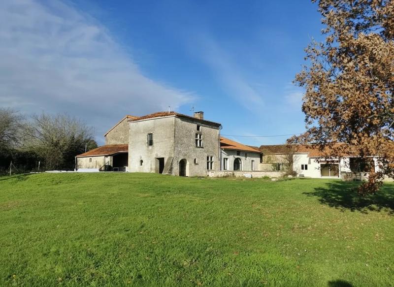 Maison - 280 m² - 7 pièces