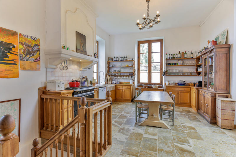 Château - 1 302 m² - 25 pièces