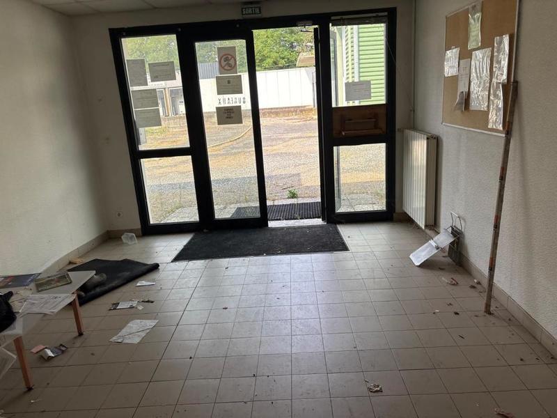 Divers - 3 000 m² - 15 pièces