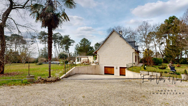 Maison - 206 m² - 8 pièces