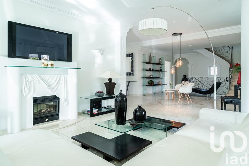 Maison - 252 m² - 8 pièces