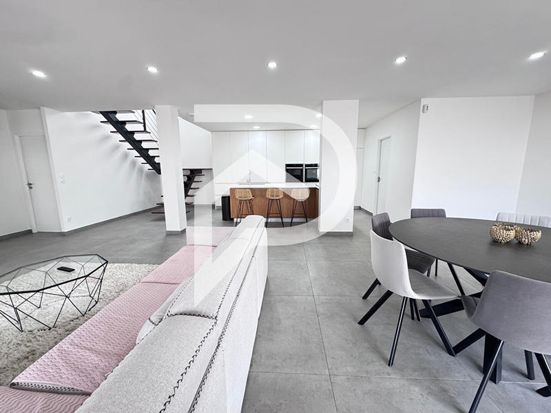 Maison - 183 m² - 6 pièces